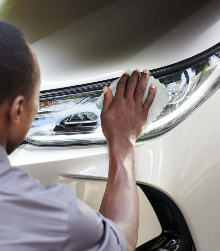 Car Driver Polishing Headlight